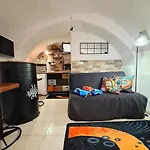 아파트 Small, Rustic, *