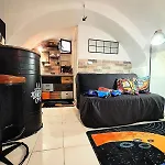 Small, Rustic, Sanremo