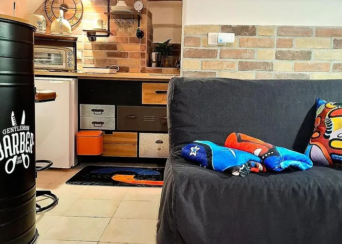 Small, Rustic, Apartamento *