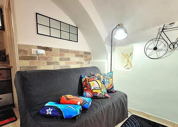 Small, Rustic, * 圣雷默