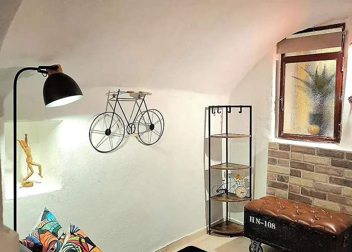 Small, Rustic, * Sanremo